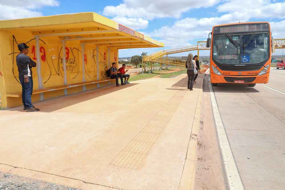 Estrutural recebe novos meios-fios, paradas de ônibus e saídas de água