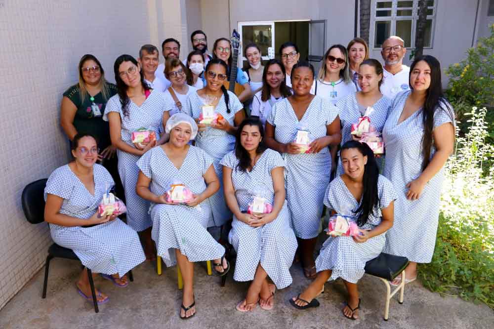 Mães da UTI neonatal do HRSM e do Centro Obstétrico receberam homenagem