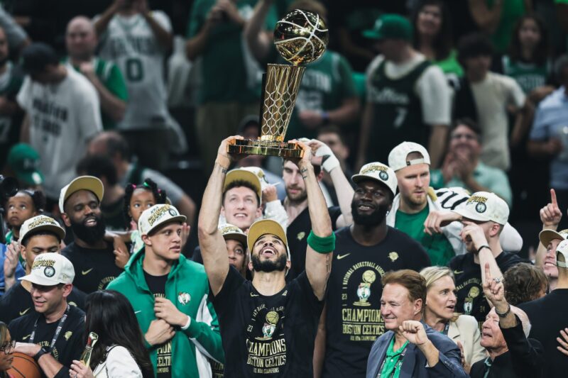 Boston Celtics se isola como o maior campeão da NBA