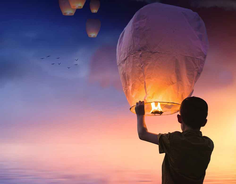 Soltar balão é crime: além de representar riscos à segurança e ao meio ambiente