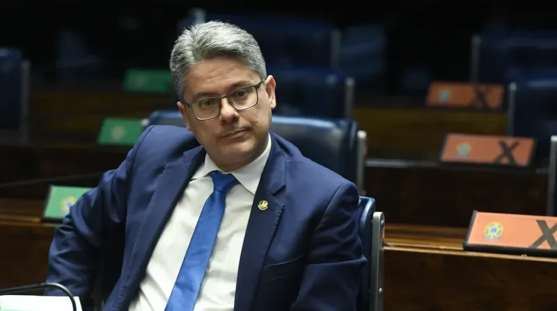 ‘Abin paralela’: senador alvo na gestão Bolsonaro diz que espionagem é ‘mantra de regimes autoritários’