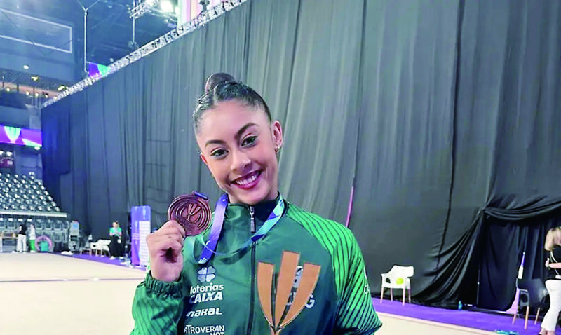 Ginasta Bárbara Domingos fatura bronze em etapa da Copa do Mundo