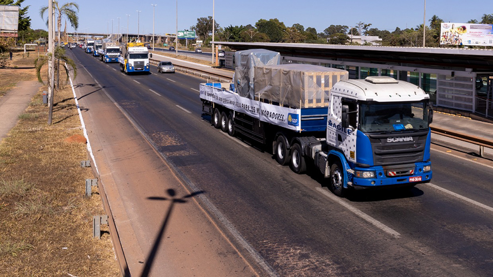 40 toneladas de equipamentos da Caesb chegam a Brasília