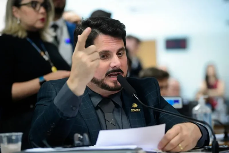 Após um ano sem reuniões, ações contra Flávio Bolsonaro, Marcos do Val e Randolfe avançam no Conselho de Ética do Senado