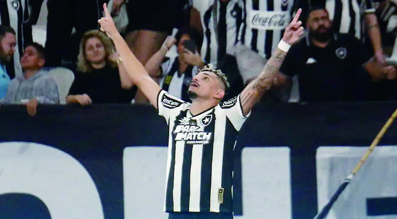 Botafogo vence o Palmeiras e abre vantagem na liderança do Brasileirão