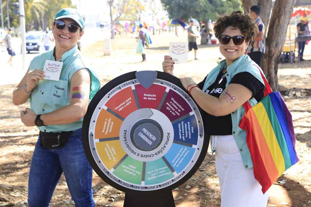 SES-DF leva prevenção e material educativo à 25ª Parada do Orgulho LGBTQIAPN+