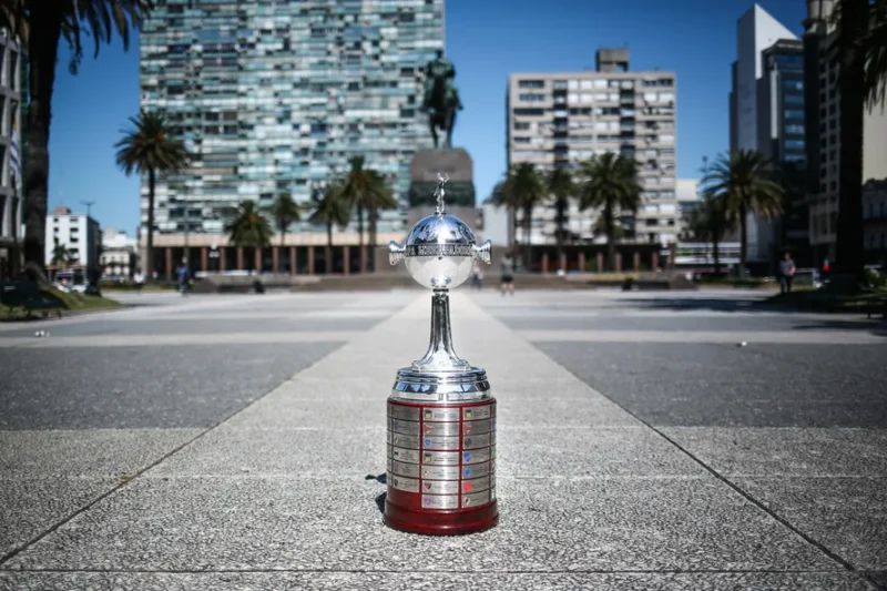 Eliminação do Fluminense encerra possibilidade de oitavo bicampeão da Libertadores; veja lista