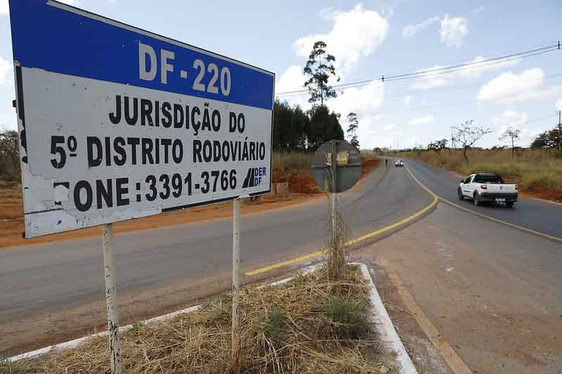 DF-220, em Brazlândia, já ganhou mais 8 km de asfalto