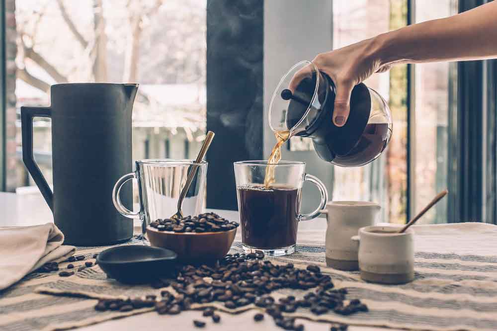 Aceita um cafezinho? Veja os efeitos positivos e negativos para a saúde