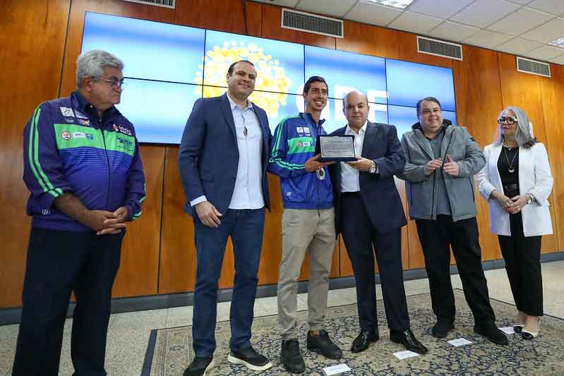 Durante homenagem a Caio Bonfim, GDF anuncia pacote de reformas em estádios 