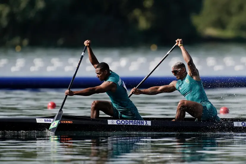 Isaquias e Jacky vencem bateria e garantem classificação para a semifinal nos jogos de Paris