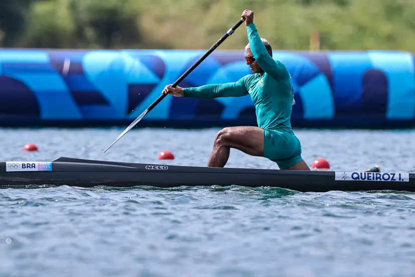 Isaquias Queiroz se classifica para as semifinais do C1 100m na canoagem velocidade