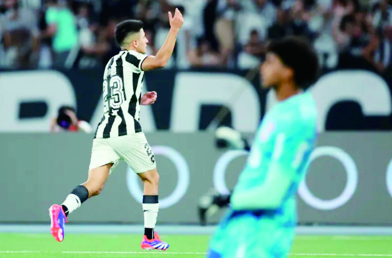 Botafogo vence o Corinthians e abre vantagem na ponta do Brasileirão