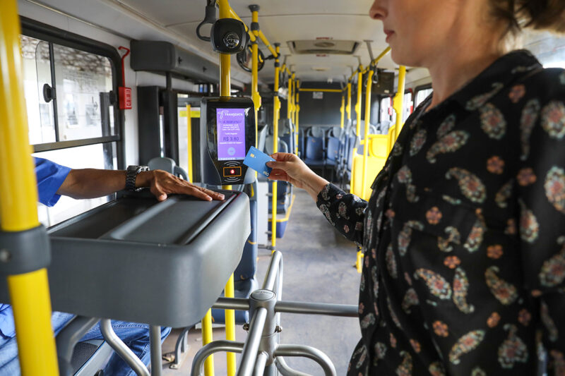 Maioria dos passageiros de ônibus do DF paga suas tarifas por meio eletrônico