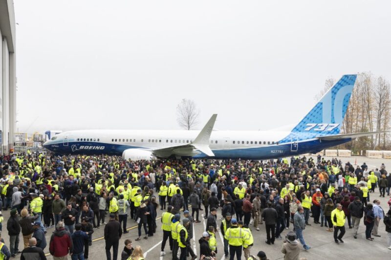 Trabalhadores da Boeing votam a favor de entrar em greve, após rejeitar acordo oferecido pela empresa