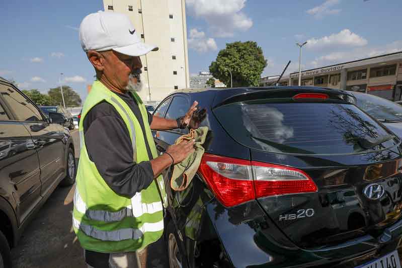 GDF leva dignidade a mais de 700 guardadores de veículos