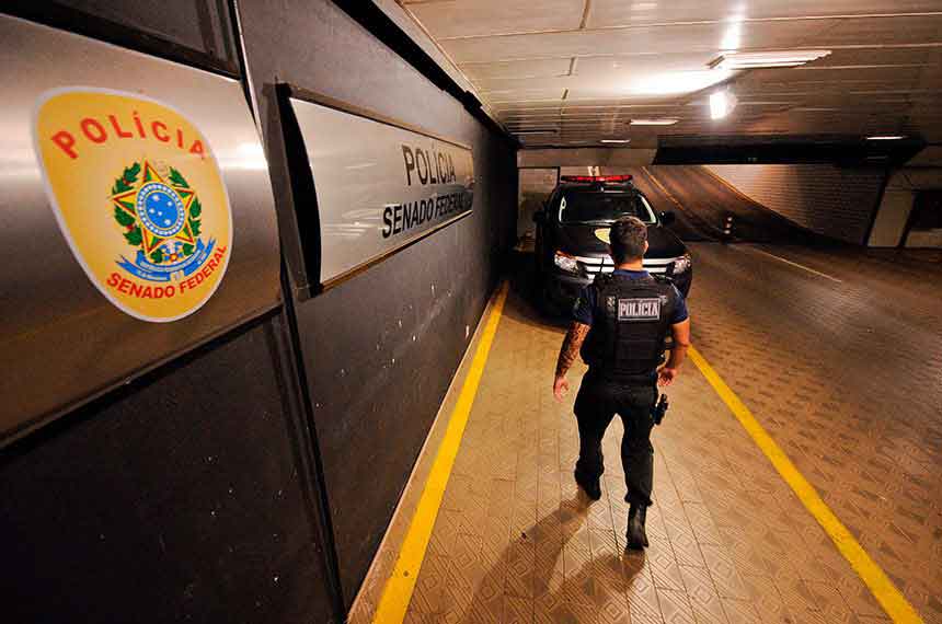 CCJ do Senado aprova porte de arma para policiais legislativos dos estados e do DF