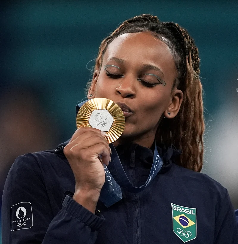 Brasileiro de ginástica, que começa nesta terça-feira, aproxima Rebeca de atletas do infantil