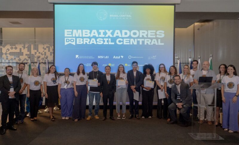 Alunos da rede pública do DF participam de encerramento do programa Embaixadores do Brasil