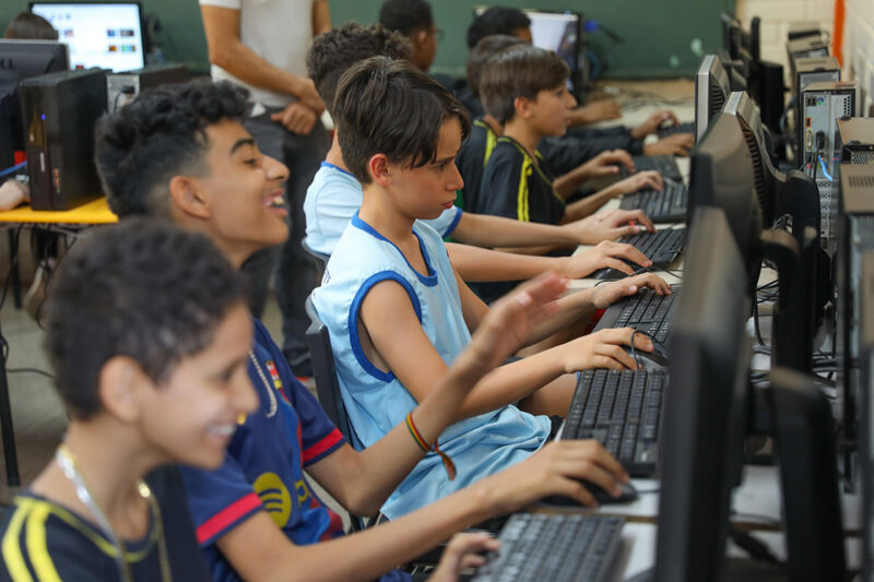 Computadores doados pelo Reciclotech mudam realidade de alunos da rede pública