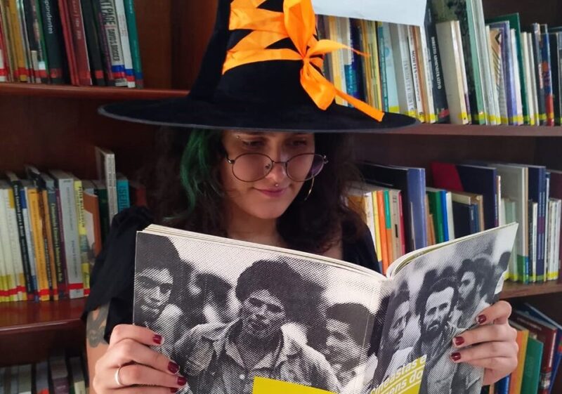 Halloween: Faculdade de Comunicação troca doces por livros em ação especial