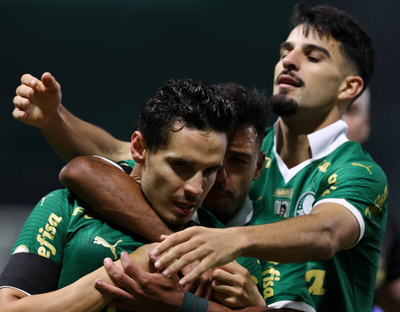 Palmeiras vence o Juventude em jogo de 8 gols e show de Veiga