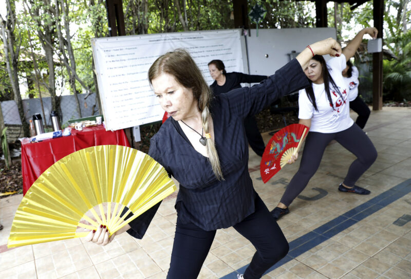 Prática de tai chi leva qualidade de vida a pacientes da rede pública de saúde do DF