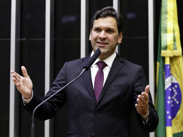 MDB anuncia aliança com Hugo Motta na sucessão da Câmara e esvazia candidaturas de Elmar e Brito