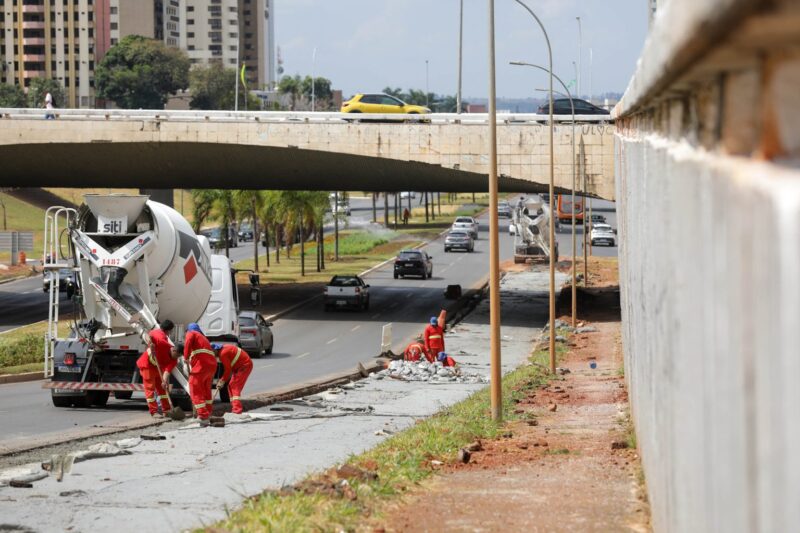 Último trecho da faixa exclusiva de ônibus na W3 Sul começa a ser concretado