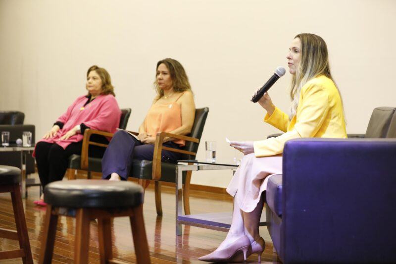 Oficina Regional Centro-Oeste reúne escolas de saúde pública em Brasília