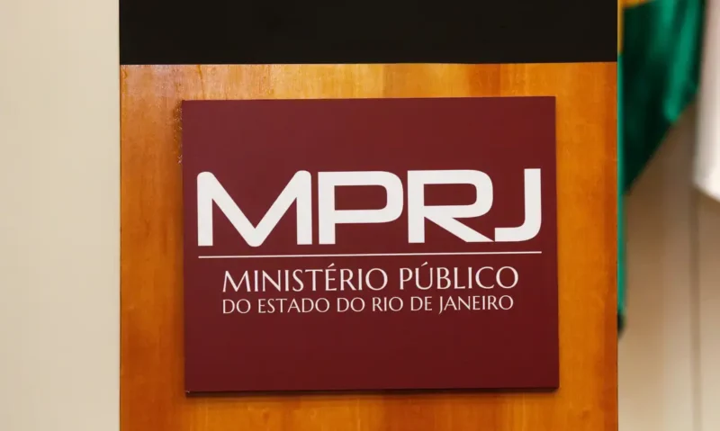 MPRJ faz ação para prender 22 policiais acusados de cobrar propina