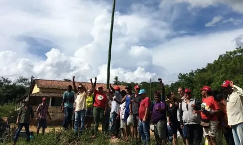 MST vê falta de compromisso com assentamentos e cobra demissão de ministro