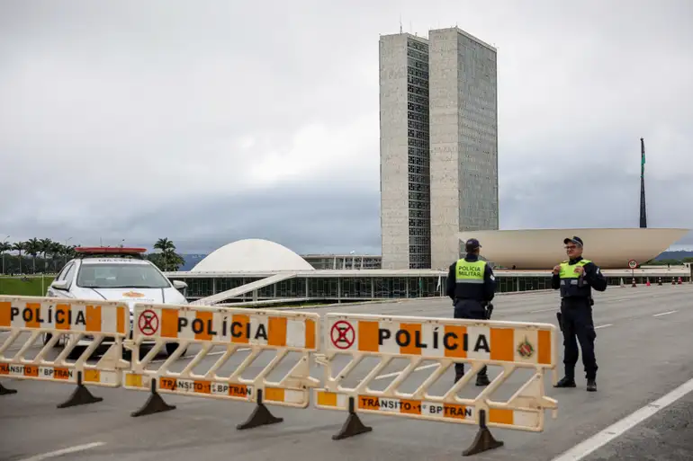 Câmara cancela sessão de quinta-feira após explosões na Praça dos Três Poderes