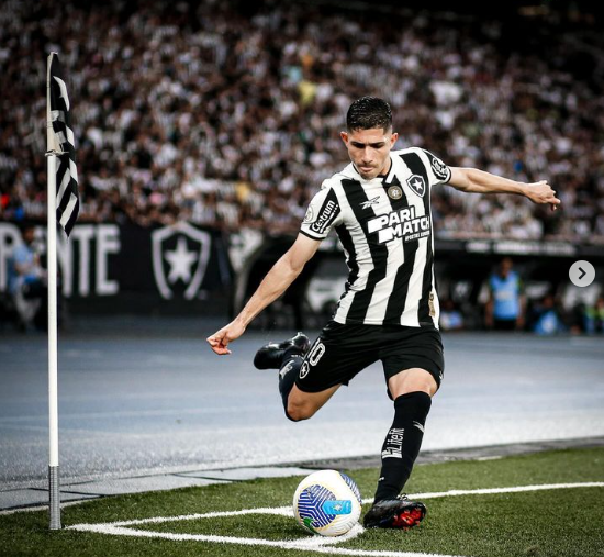 Por que Savarino, de números expressivos no Botafogo, não é unanimidade na seleção da Venezuela?