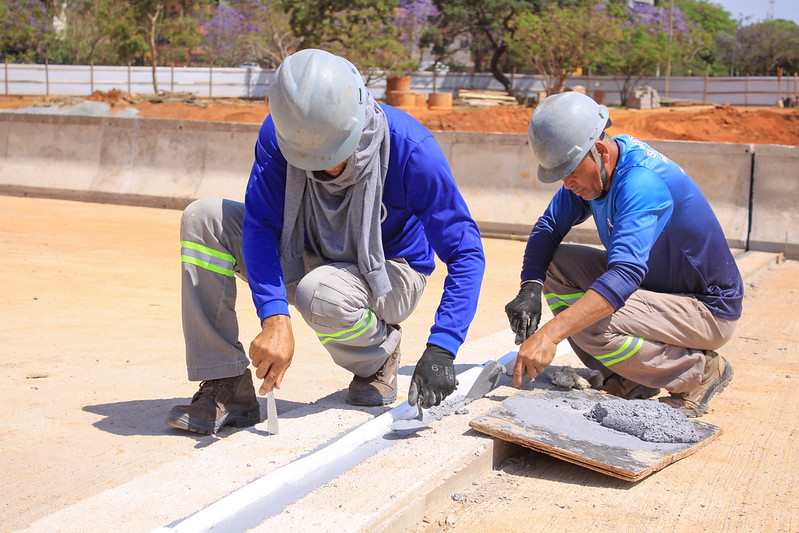 Mercado de trabalho no DF e AMB tem construção e indústria como destaques