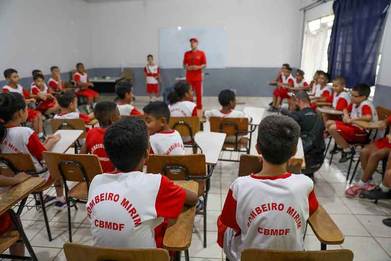 Projeto Bombeiro Mirim: atividades educativas e disciplina para formar jovens de todo o DF