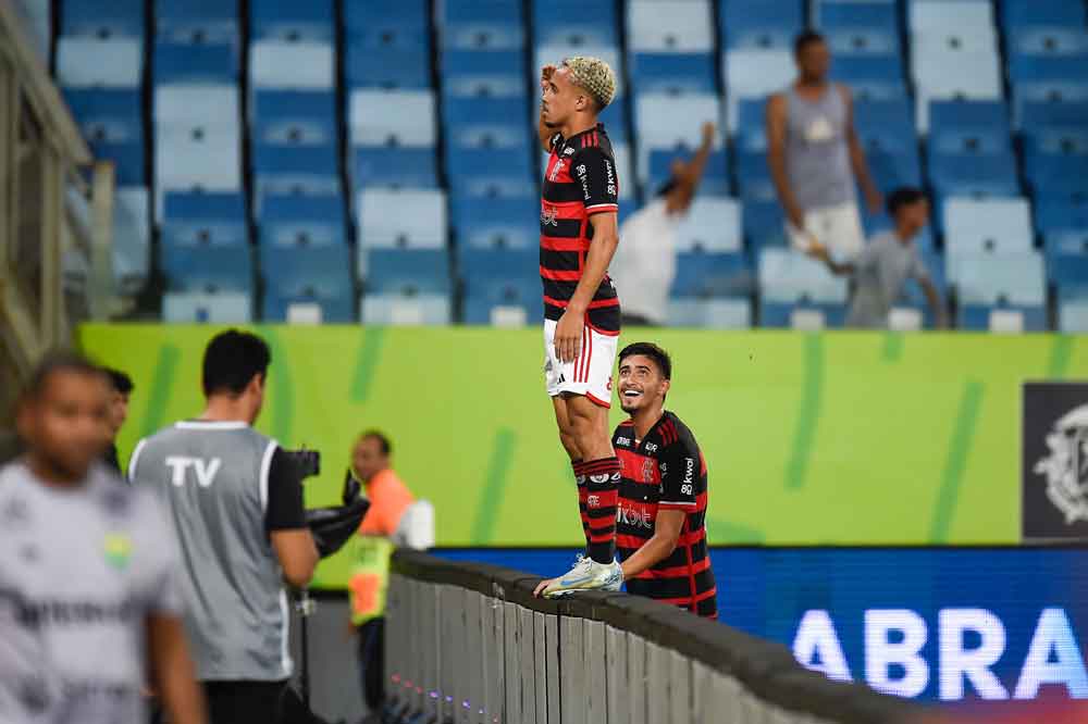 Flamengo vence o Cuiabá na Arena Pantanal com gols dos Garotos do Ninho