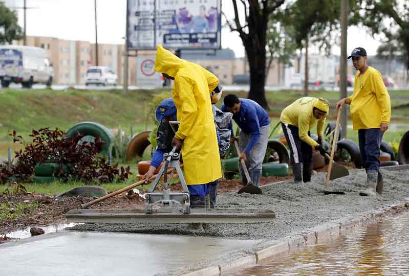 Novas calçadas levam conforto e segurança a moradores de nove regiões do DF