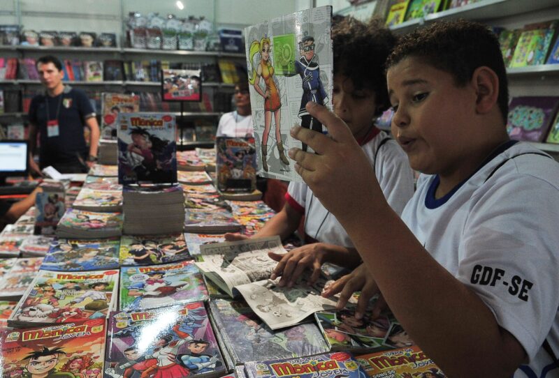 Brasil perdeu mais de 7 milhões de leitores, aponta pesquisa; mais da metade da população não lê livros