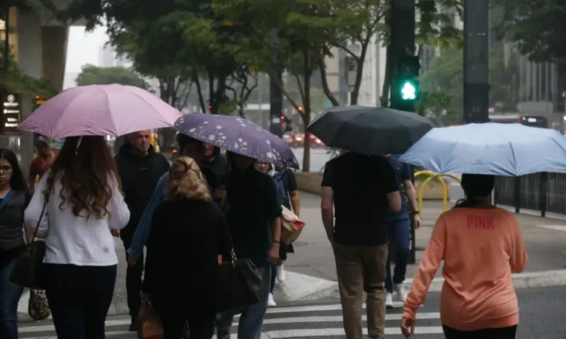 Inmet emite alerta de tempestade para sete estados hoje e amanhã