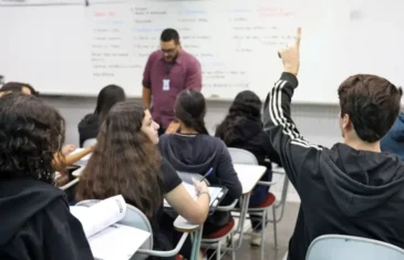 Prefeitura sanciona mudanças na carga horária de professores do Rio