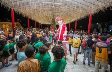 Crianças atendidas por instituições sociais participam de tarde de diversão no Nosso Natal