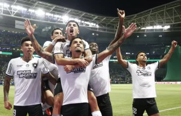 Botafogo supera expulsão relâmpago, vence o Atlético e conquista a Libertadores inédita