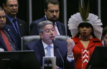 Pacheco diz que aumento da isenção do IR ‘não é pauta para agora’; Lira afirma que proposta fica para 2025