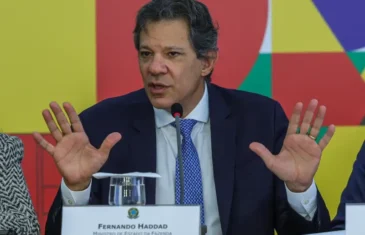 Haddad diz que isenção do IR por razões de saúde será limitada a quem ganha até R$ 20 mil por mês, mas deduções