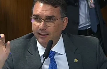 Flávio Bolsonaro defende anistia ‘ampla’ e diz que Alexandre de Moraes vai ‘sofrer consequências’ por abusos