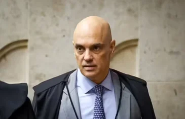 Alexandre de Moraes manda para PGR e retira sigilo de relatório da PF que indiciou Bolsonaro