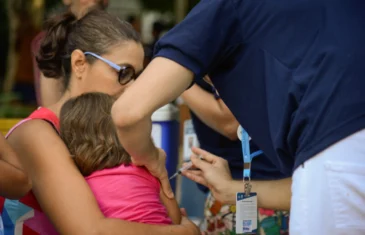 Brasil registra aumento no número de casos notificados de coqueluche em 2024