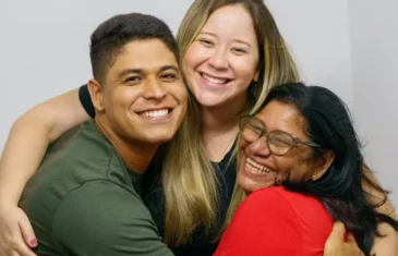 BBB 25: com marido e mãe formando dupla no reality, fisioterapeuta Letícia Tavares já faz publis