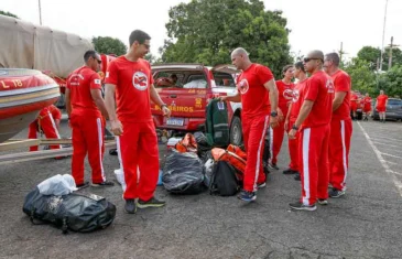 Bombeiros do DF retornam após missão em São José da Barra (MG)